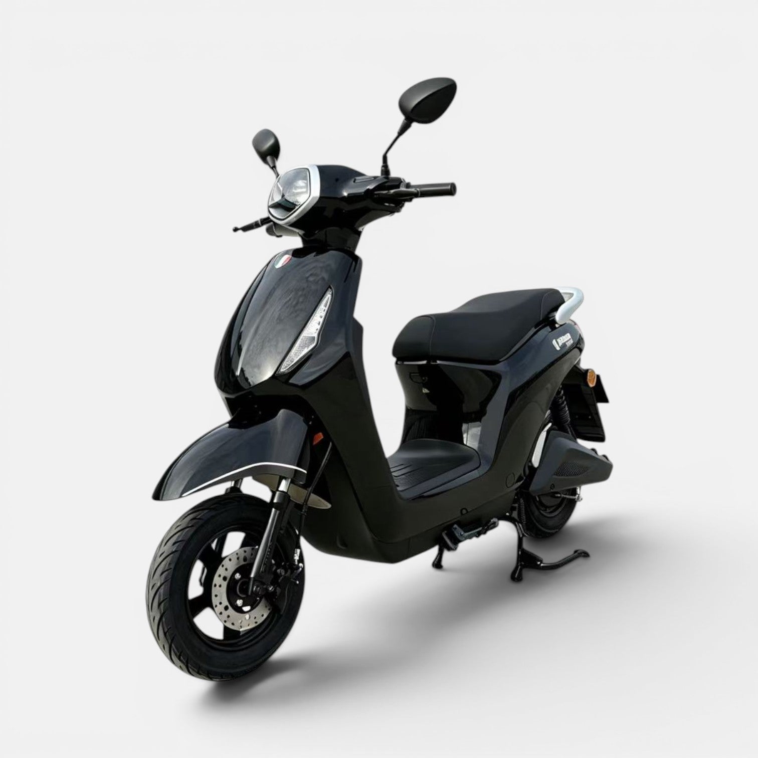 Senzo Ravello Zwart - Voordeelscooters.nl
