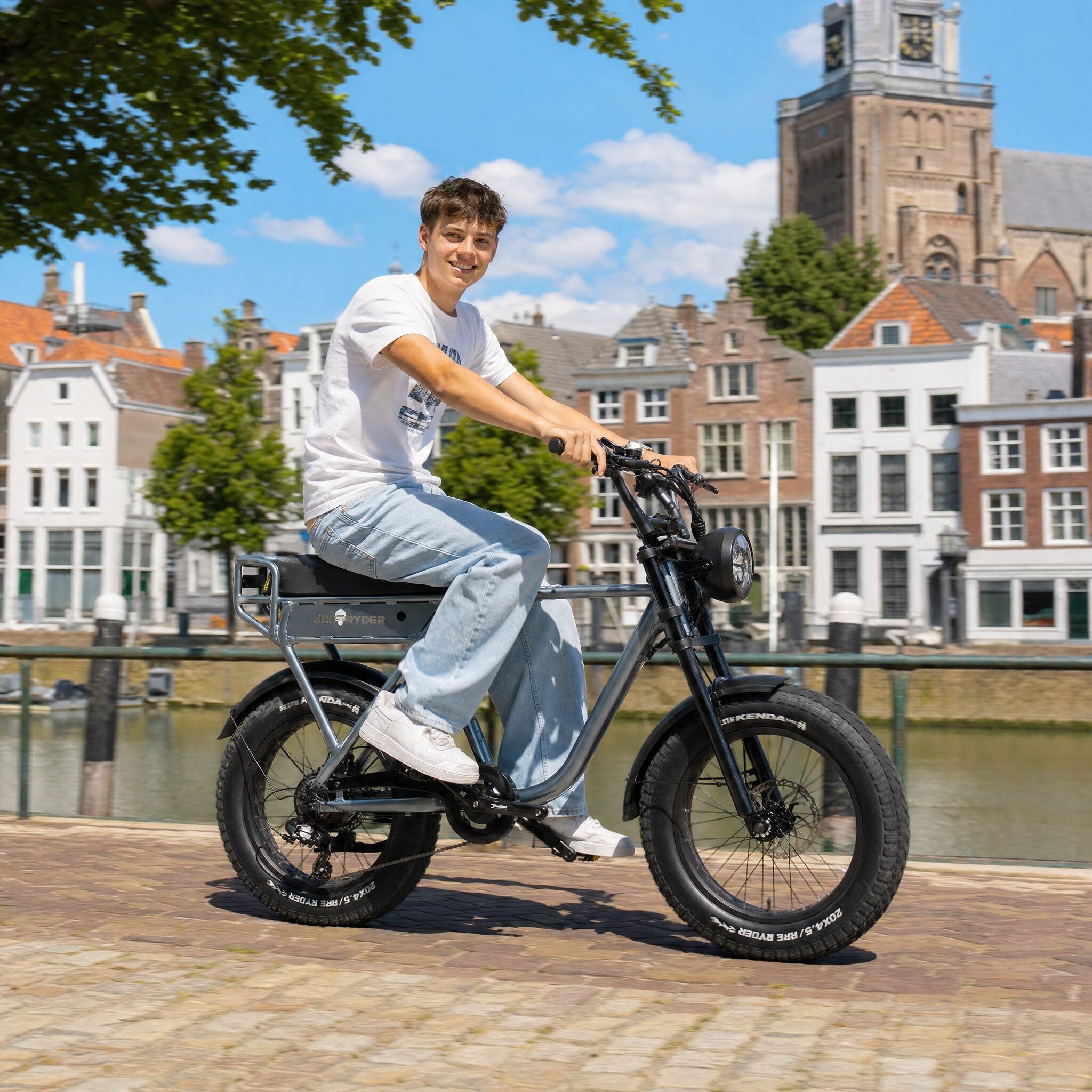 Ape Ryder A10 Fatbike Grijs - 25KM/H - Voordeelscooters.nl
