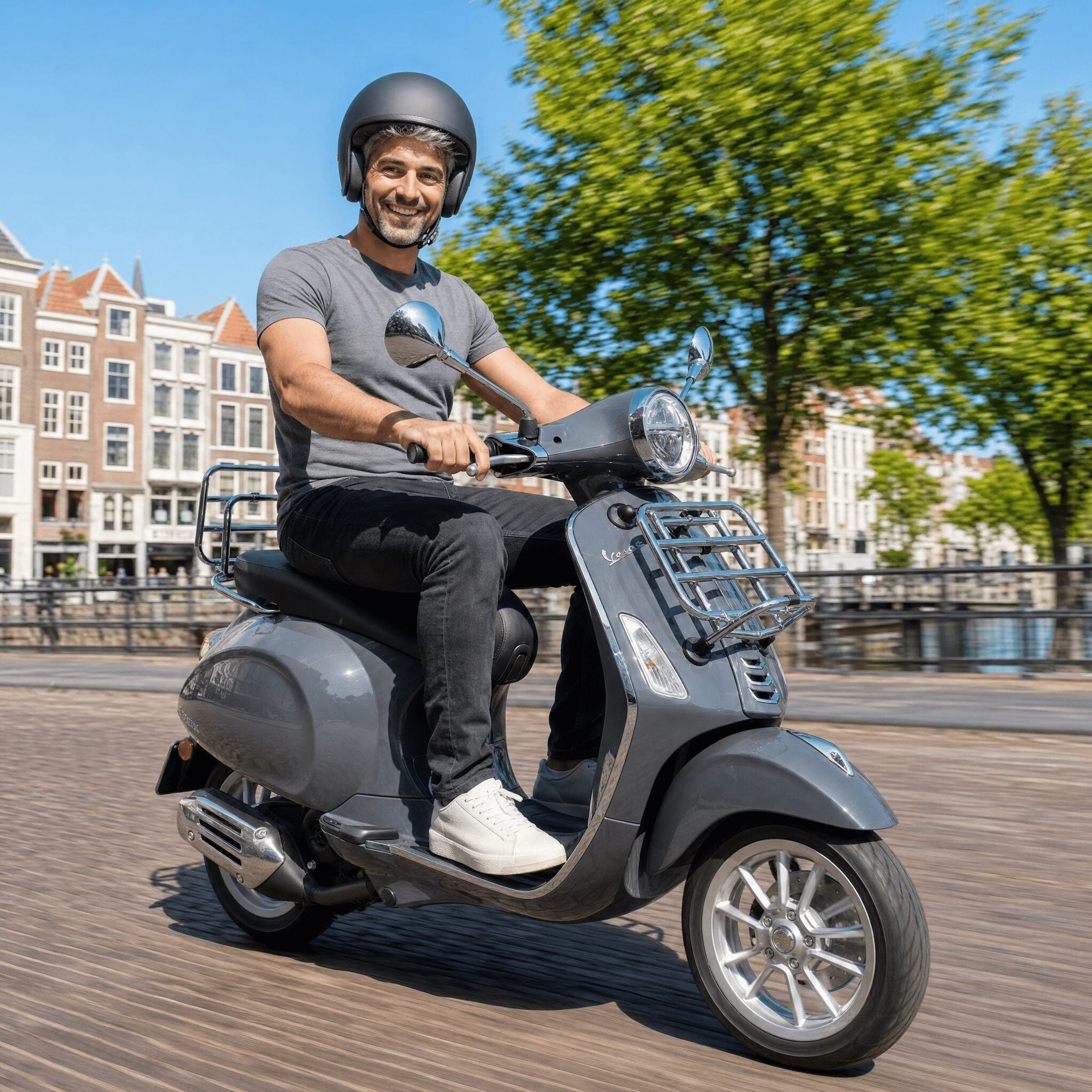 Vespa Primavera Touring Grijs - Voordeelscooters.nl