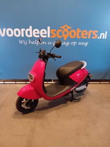 IVA S3 Rood (showmodel)