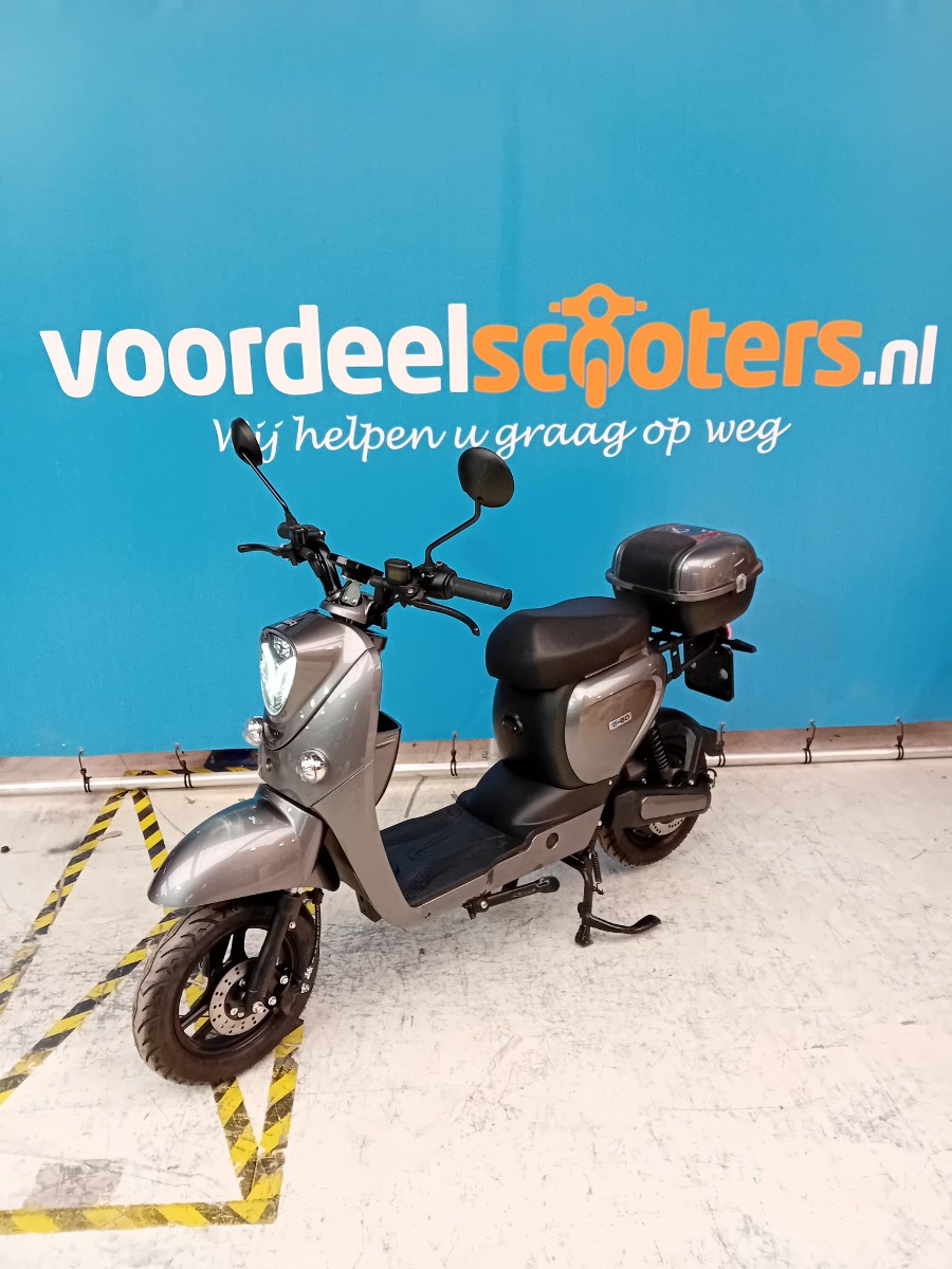 Senzo Gener Zilver 25 Km/h Tweedekans - Elektrische Scooter