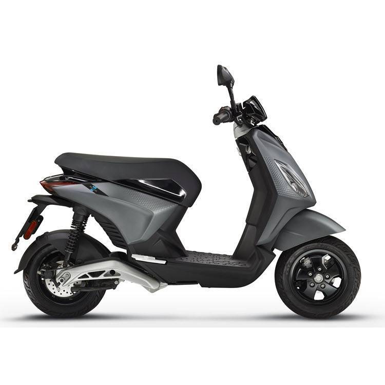 De kwaliteit, veiligheid en het pittige karakter waar de piaggio scooters () al lang mee worden geassocieerd, ...